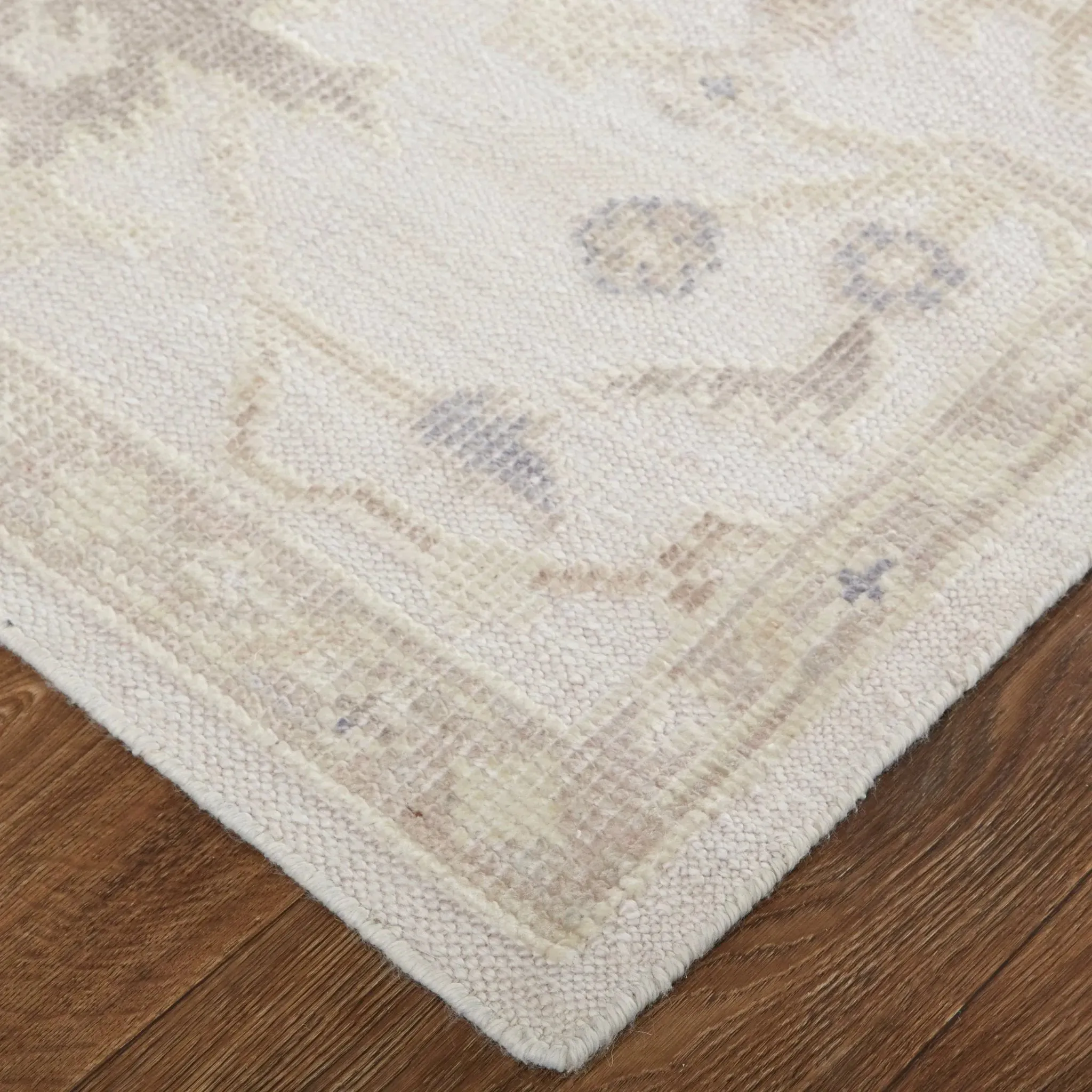 Wendover WND6864F Tan/Ivory Rug